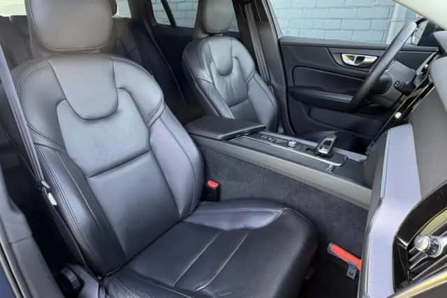 Volvo V60 (2023) thumbnail 5