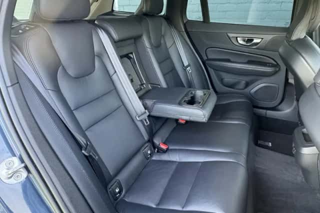 Volvo V60 (2023) thumbnail 6