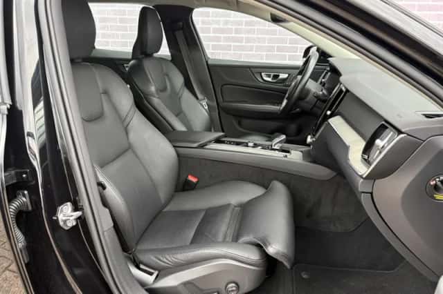 Volvo V60 (2021) thumbnail 6