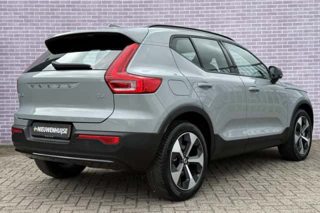 Volvo XC40 (2025) thumbnail 3