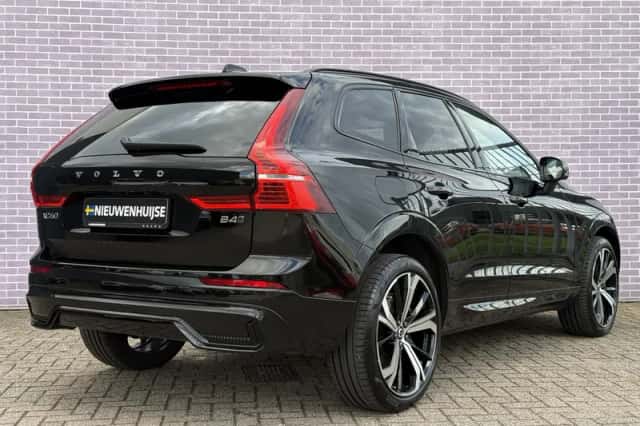Volvo XC60 (2023) thumbnail 3