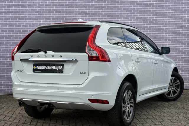 Volvo XC60 (2014) thumbnail 3