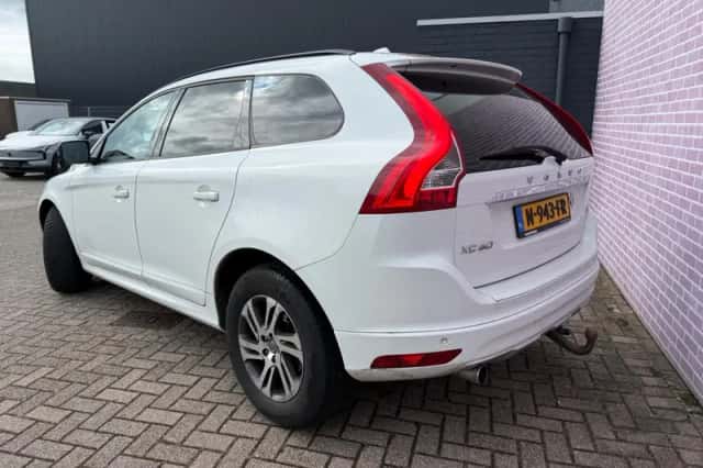 Volvo XC60 (2014) thumbnail 3