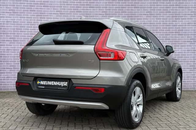 Volvo XC40 (2020) thumbnail 3