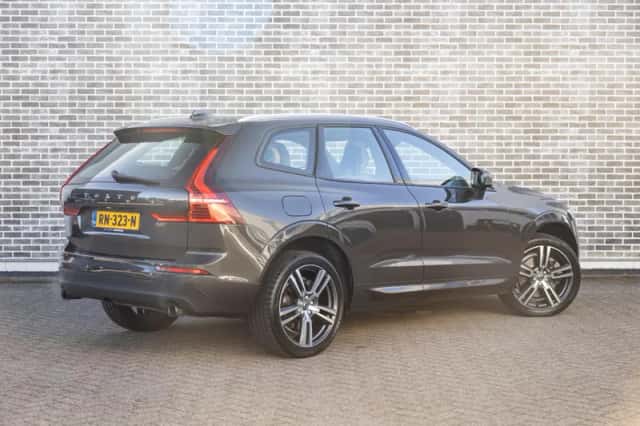Volvo XC60 (2018) thumbnail 3