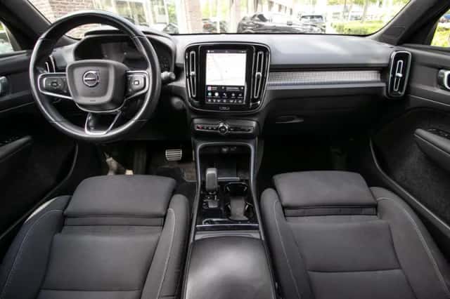 Volvo XC40 (2021) thumbnail 3