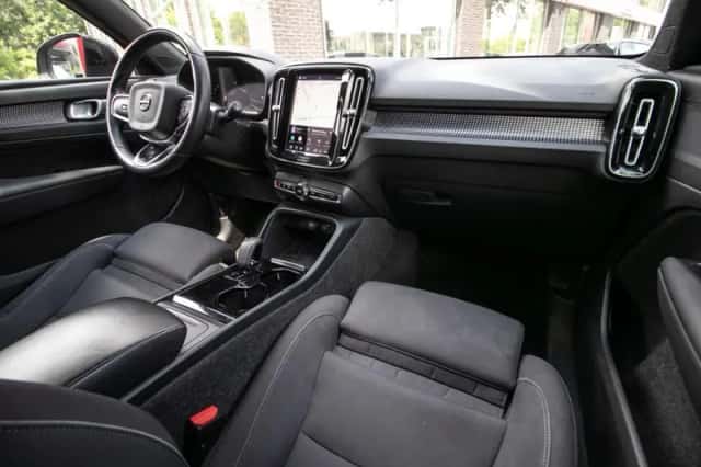 Volvo XC40 (2021) thumbnail 4