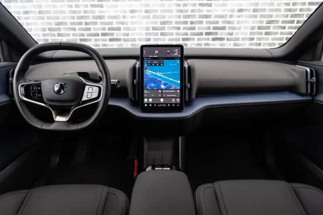 Volvo EX30 (2025) thumbnail 2