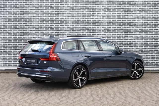 Volvo V60 (2023) thumbnail 3