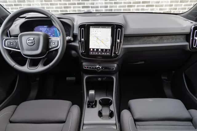 Volvo EX40 (2026) thumbnail 2