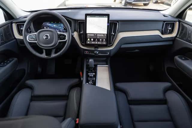 Volvo XC60 (2025) thumbnail 4