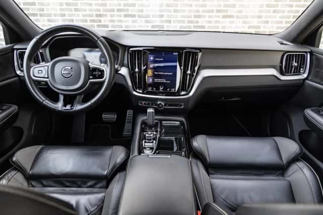 Volvo V60 (2019) thumbnail 2