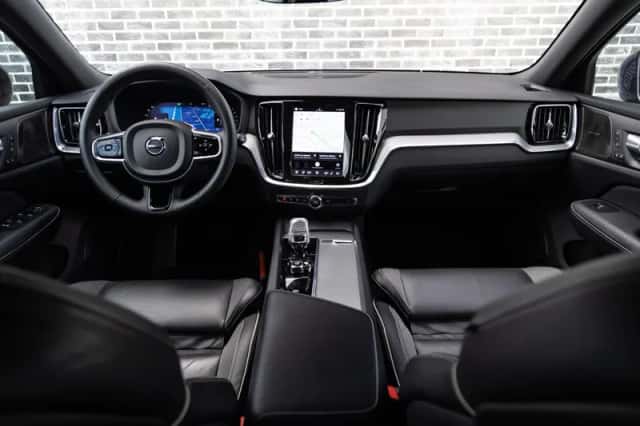 Volvo V60 (2023) thumbnail 2