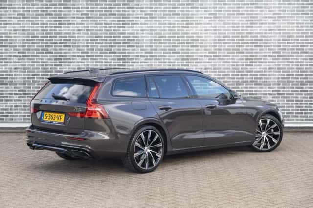 Volvo V60 (2023) thumbnail 3