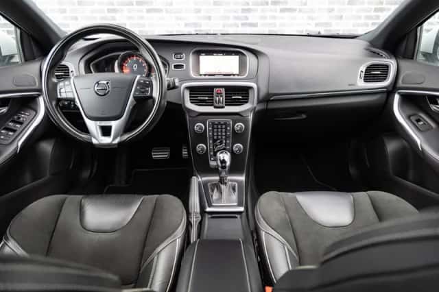 Volvo V40 (2019) thumbnail 2