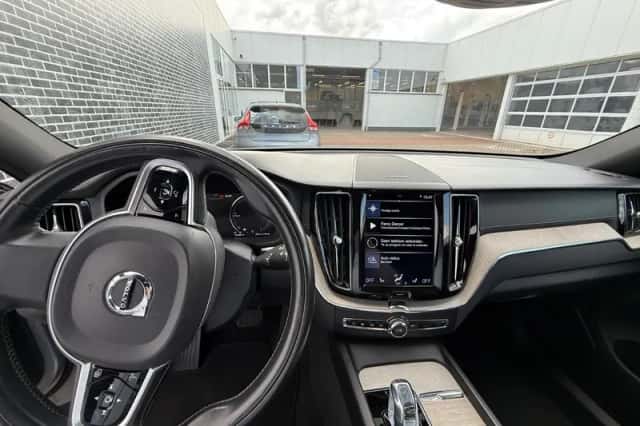 Volvo XC60 (2019) thumbnail 5