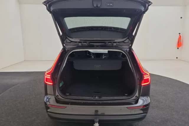 Volvo V60 (2022) thumbnail 3