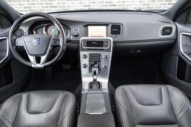 Volvo V60 (2017) thumbnail 2