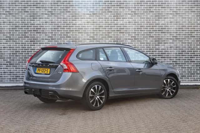 Volvo V60 (2017) thumbnail 3
