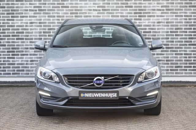 Volvo V60 (2017) thumbnail 4