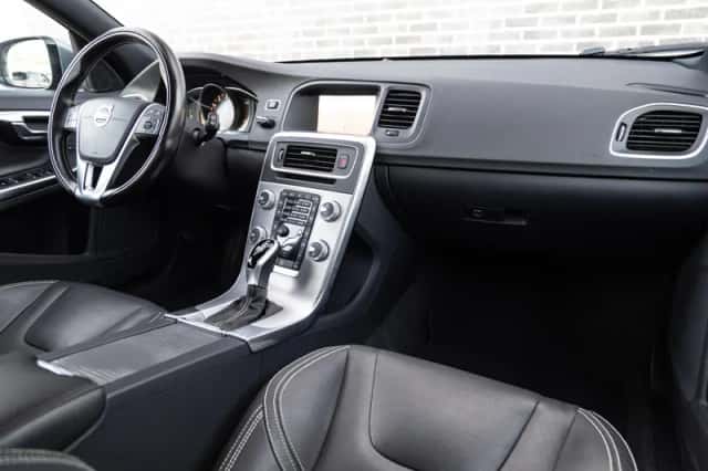 Volvo V60 (2017) thumbnail 6