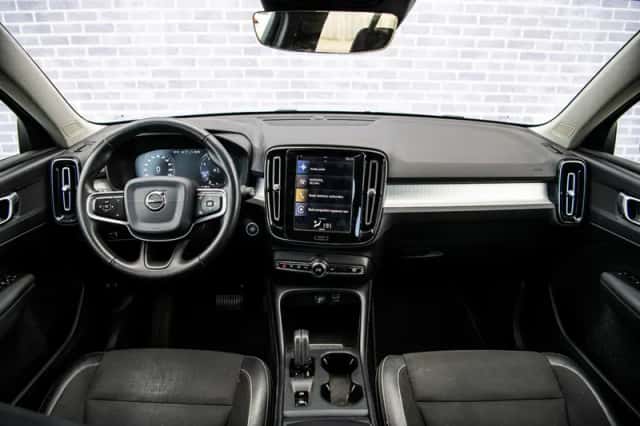 Volvo XC40 (2019) thumbnail 2