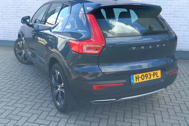 Volvo XC40 (2020) thumbnail 3