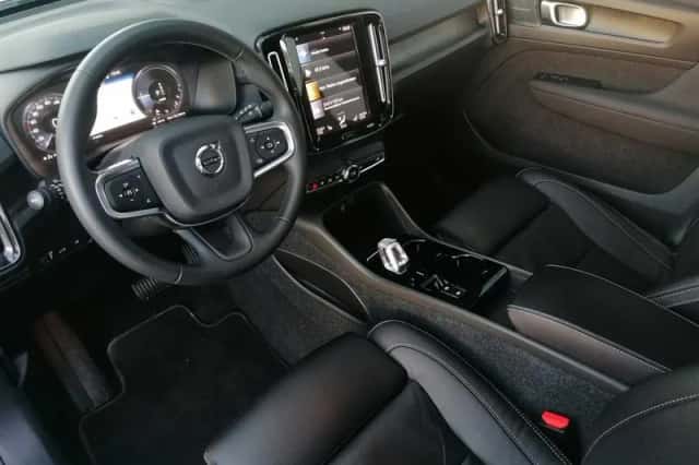 Volvo XC40 (2022) thumbnail 2