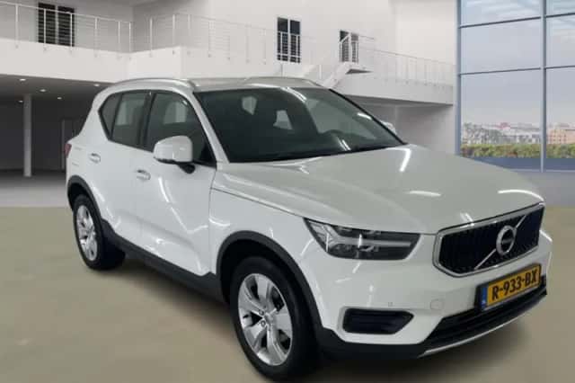 Volvo XC40 (2019) thumbnail 2
