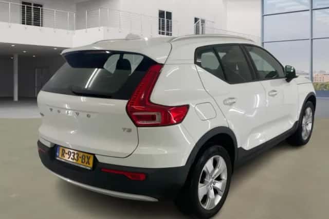 Volvo XC40 (2019) thumbnail 3