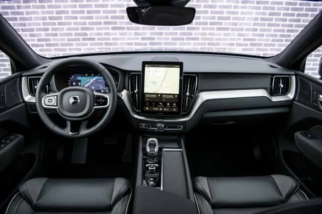 Volvo XC60 (2025) thumbnail 2