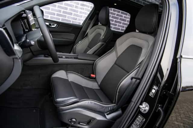 Volvo XC60 (2025) thumbnail 4
