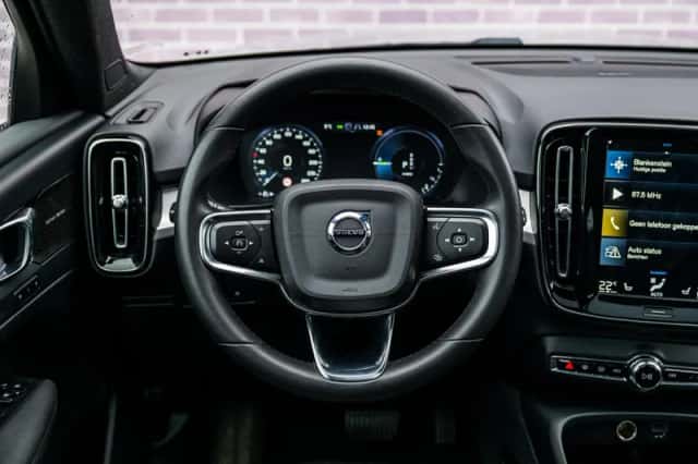 Volvo XC40 (2023) thumbnail 3