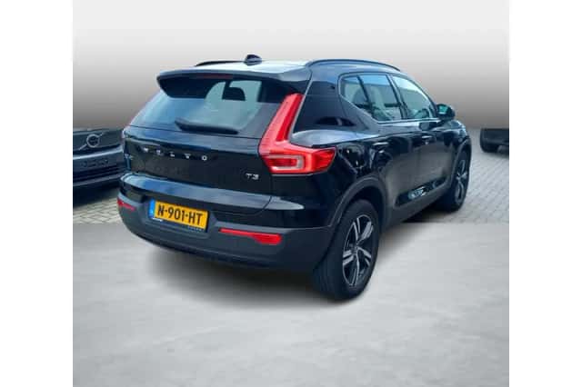 Volvo XC40 (2021) thumbnail 2
