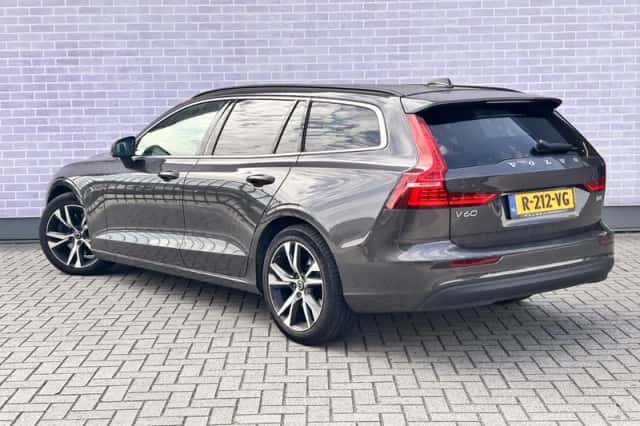 Volvo V60 (2022) thumbnail 4