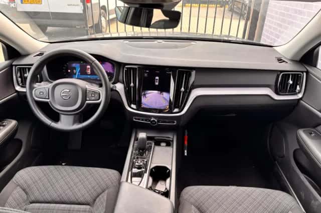Volvo V60 (2022) thumbnail 5