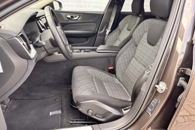 Volvo V60 (2022) thumbnail 6