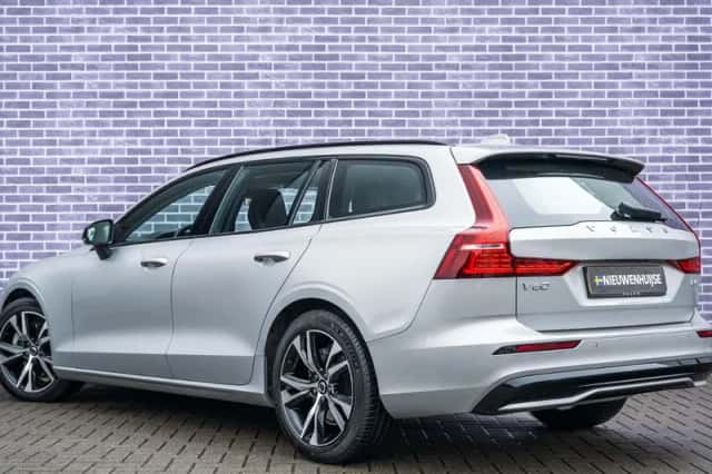 Volvo V60 (2024) thumbnail 2