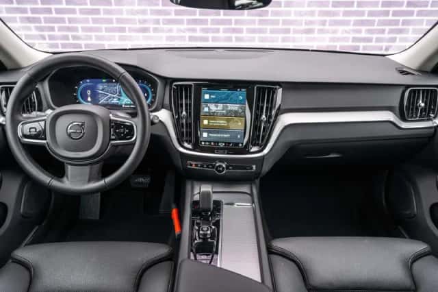 Volvo V60 (2024) thumbnail 4