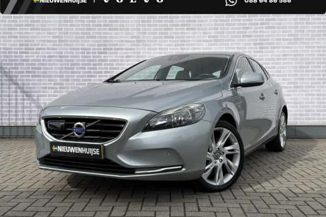 Volvo V40 (2016) thumbnail 1