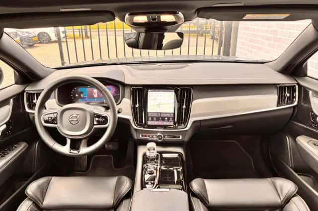 Volvo V90 (2023) thumbnail 5