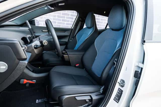 Volvo EX30 (2024) thumbnail 6