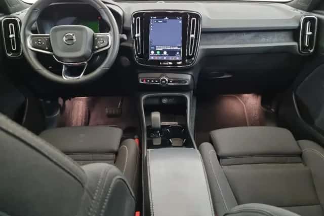 Volvo XC40 (2022) thumbnail 3