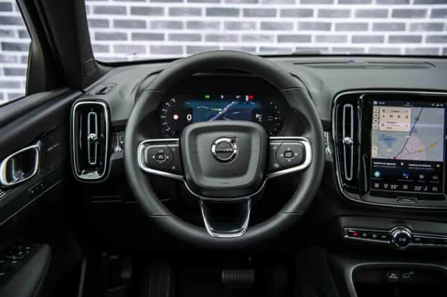 Volvo EX40 (2026) thumbnail 3