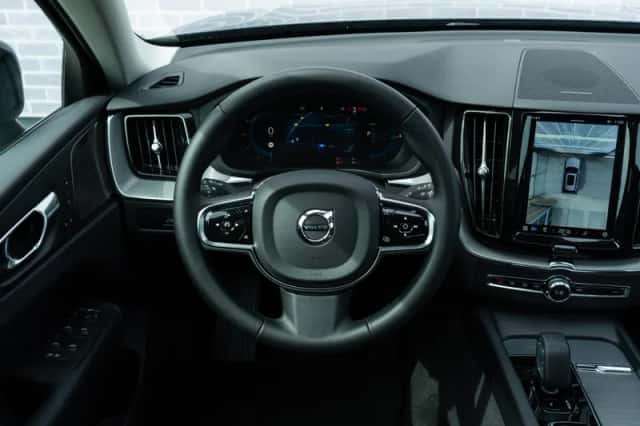 Volvo XC60 (2025) thumbnail 3