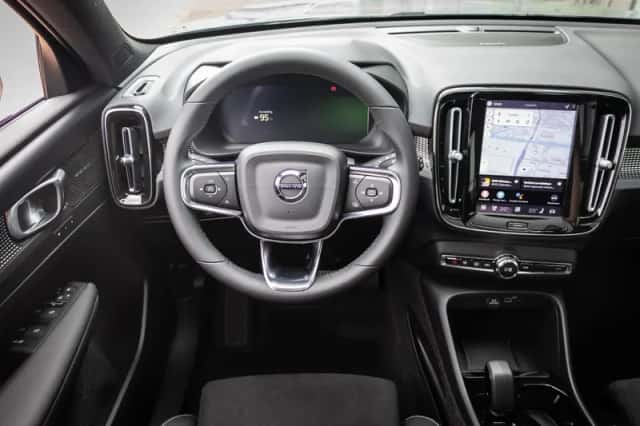 Volvo EX40 (2026) thumbnail 2