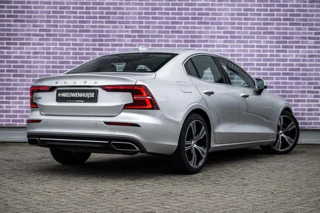 Volvo S60 (2021) thumbnail 2