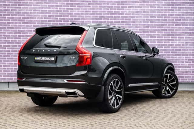 Volvo XC90 (2018) thumbnail 2