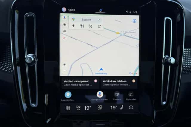 Volvo XC40 (2021) thumbnail 4