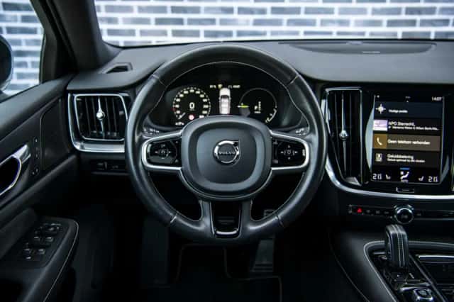 Volvo V60 (2021) thumbnail 4